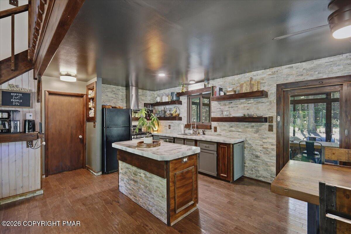 3125 Robert David Drive Property Photo 4