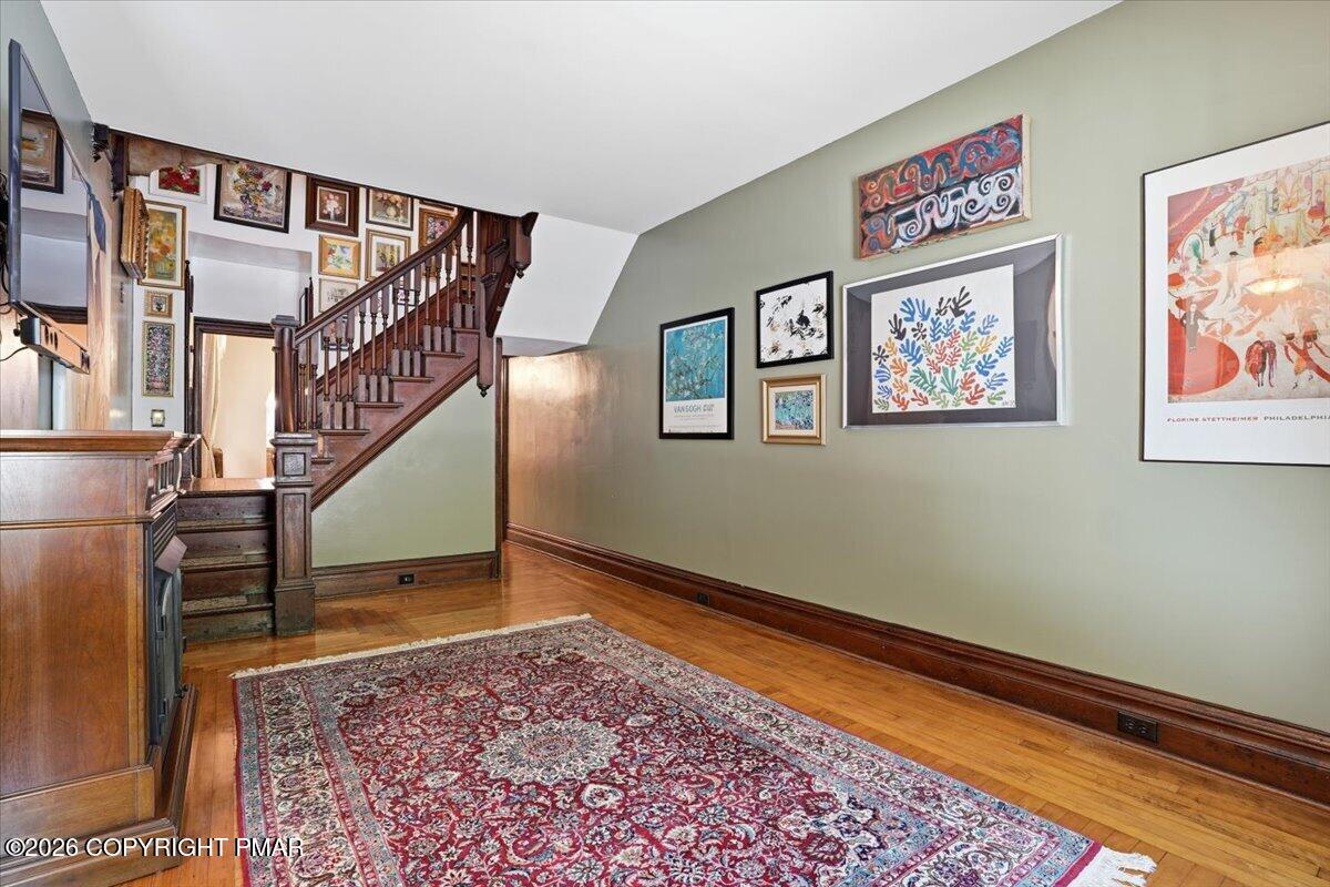 169 W Broadway Property Photo 5