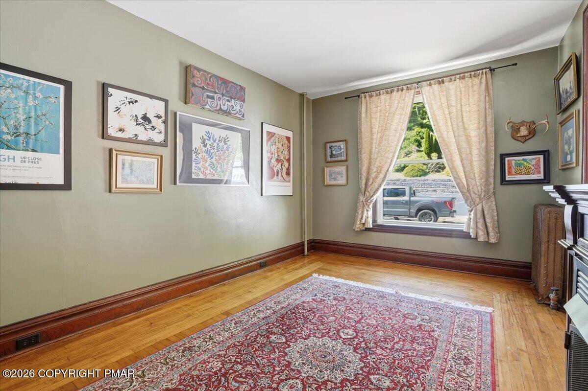 169 W Broadway Property Photo 6