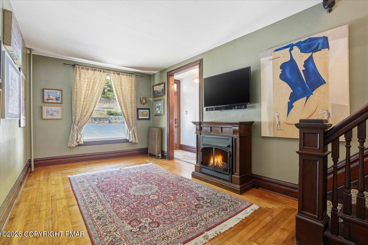 169 W Broadway Property Photo 7