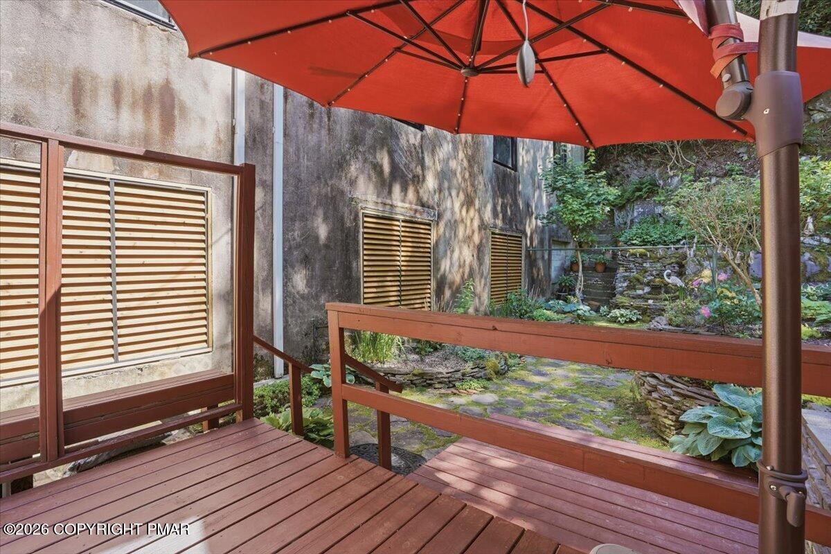 169 W Broadway Property Photo 33