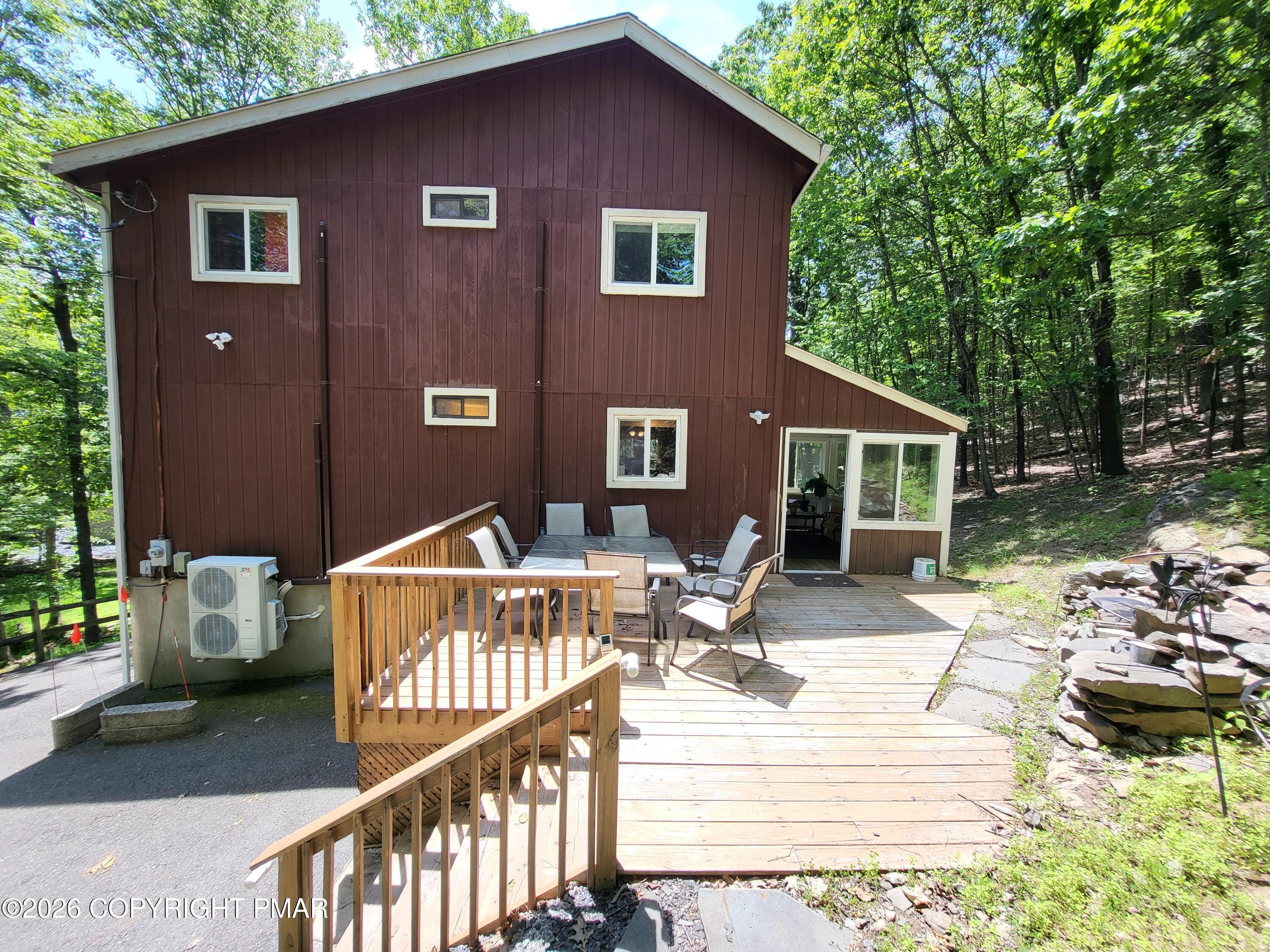121 Park Court Property Photo 2