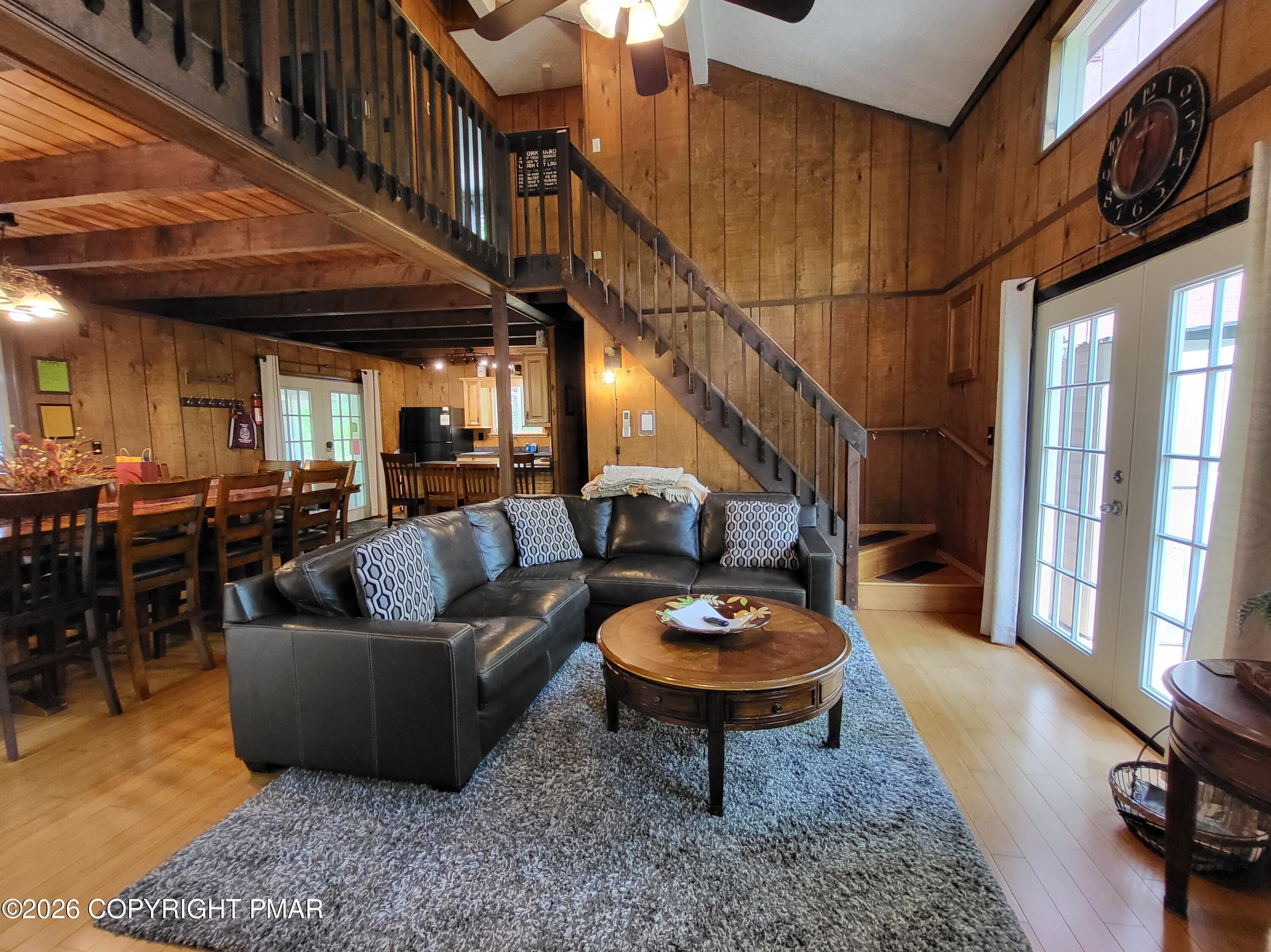 121 Park Court Property Photo 4