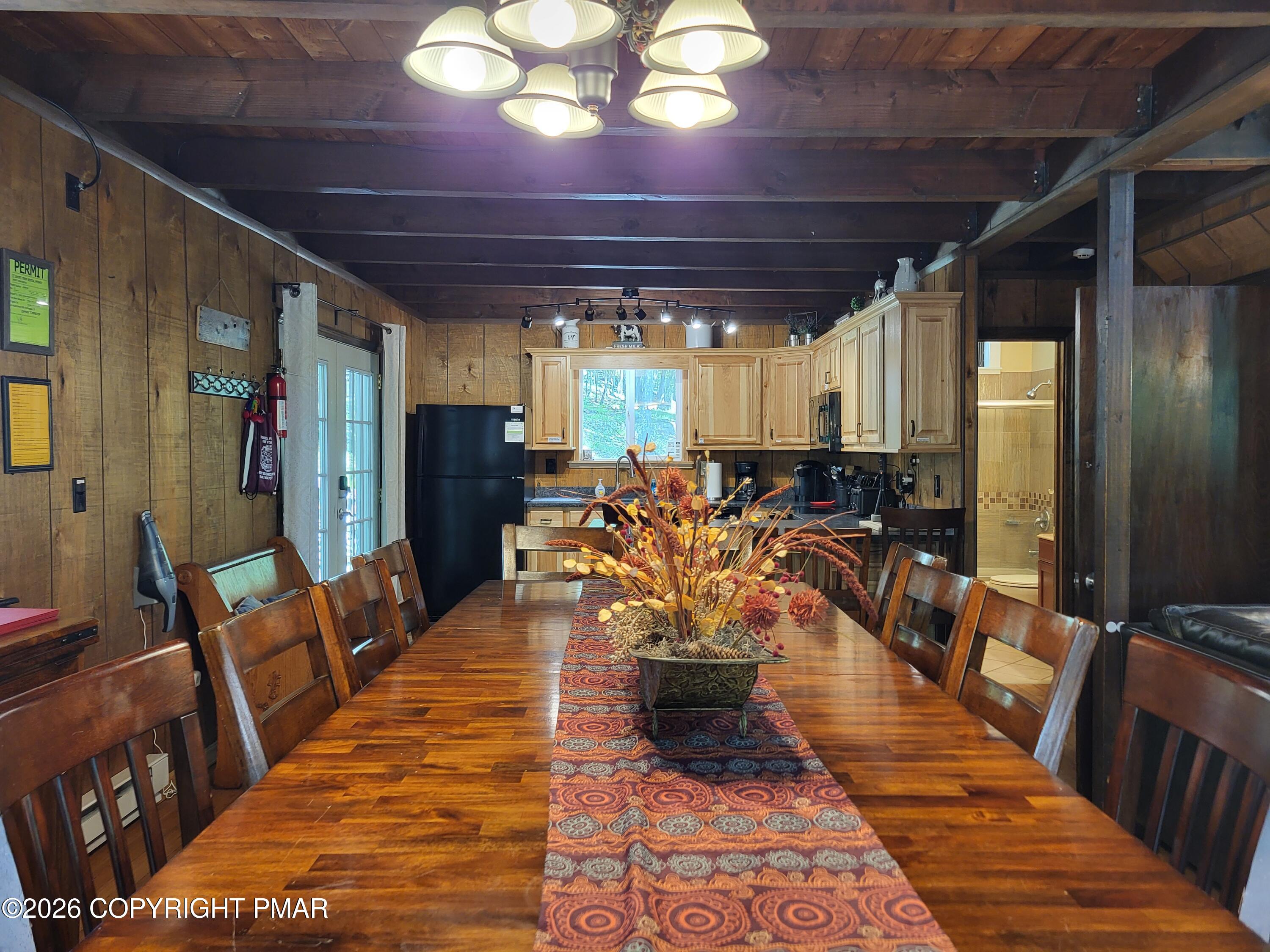 121 Park Court Property Photo 8