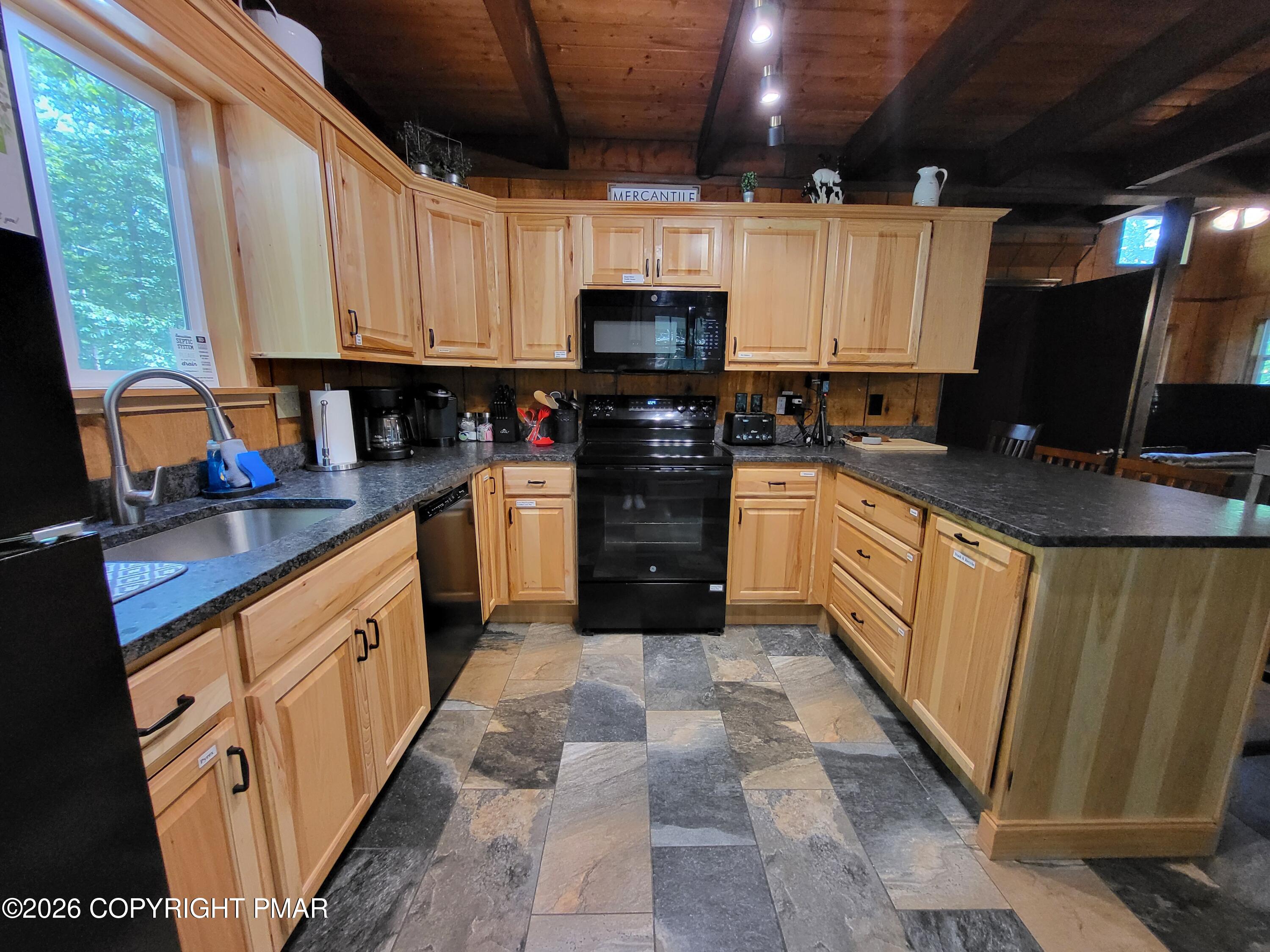121 Park Court Property Photo 9