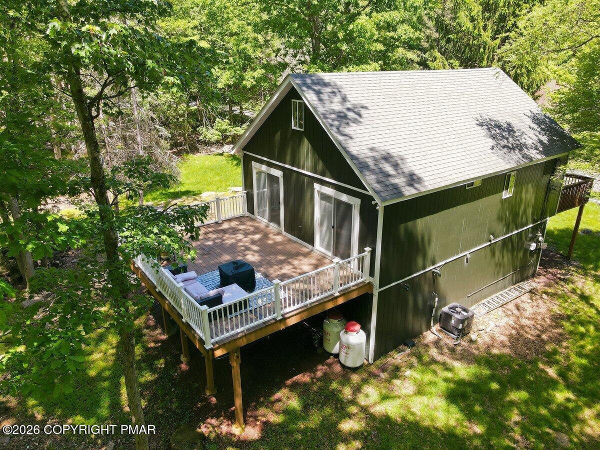 18 New Birch Street Property Photo 4