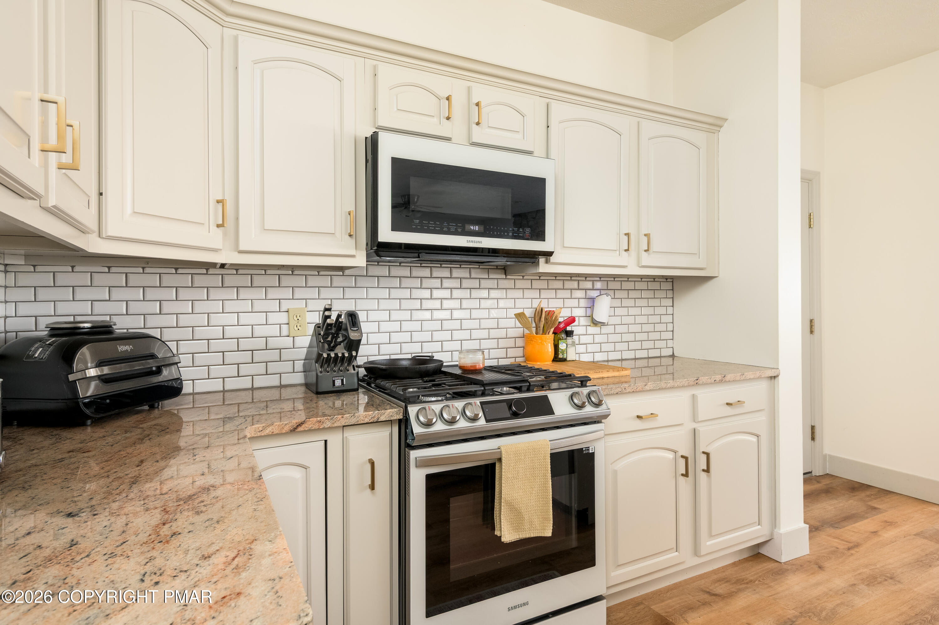 2115 Hemlock Lane Property Photo 4