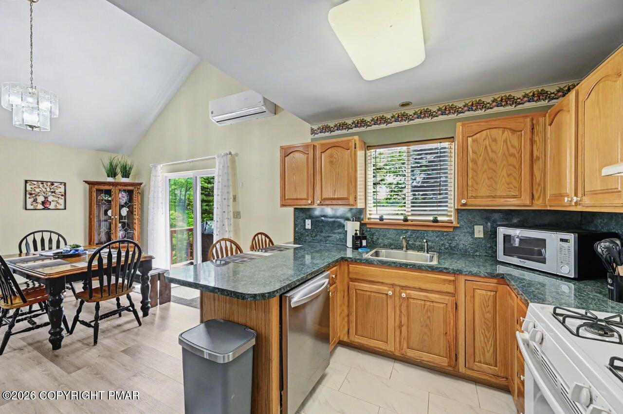 211 Nadine Boulevard Property Photo 32