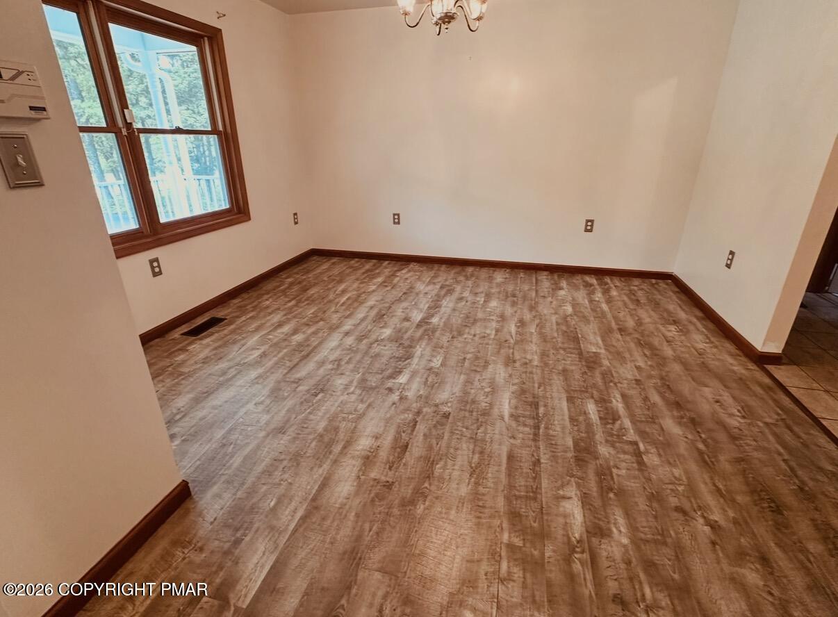 2536 Yellowstone Drive Property Photo 5