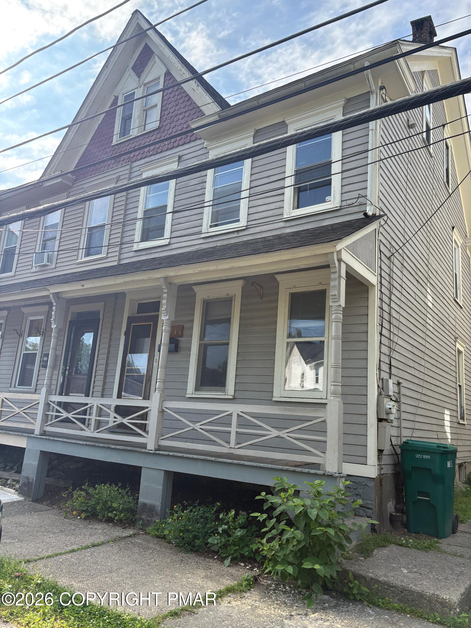 915 Sarah Street Property Photo 1
