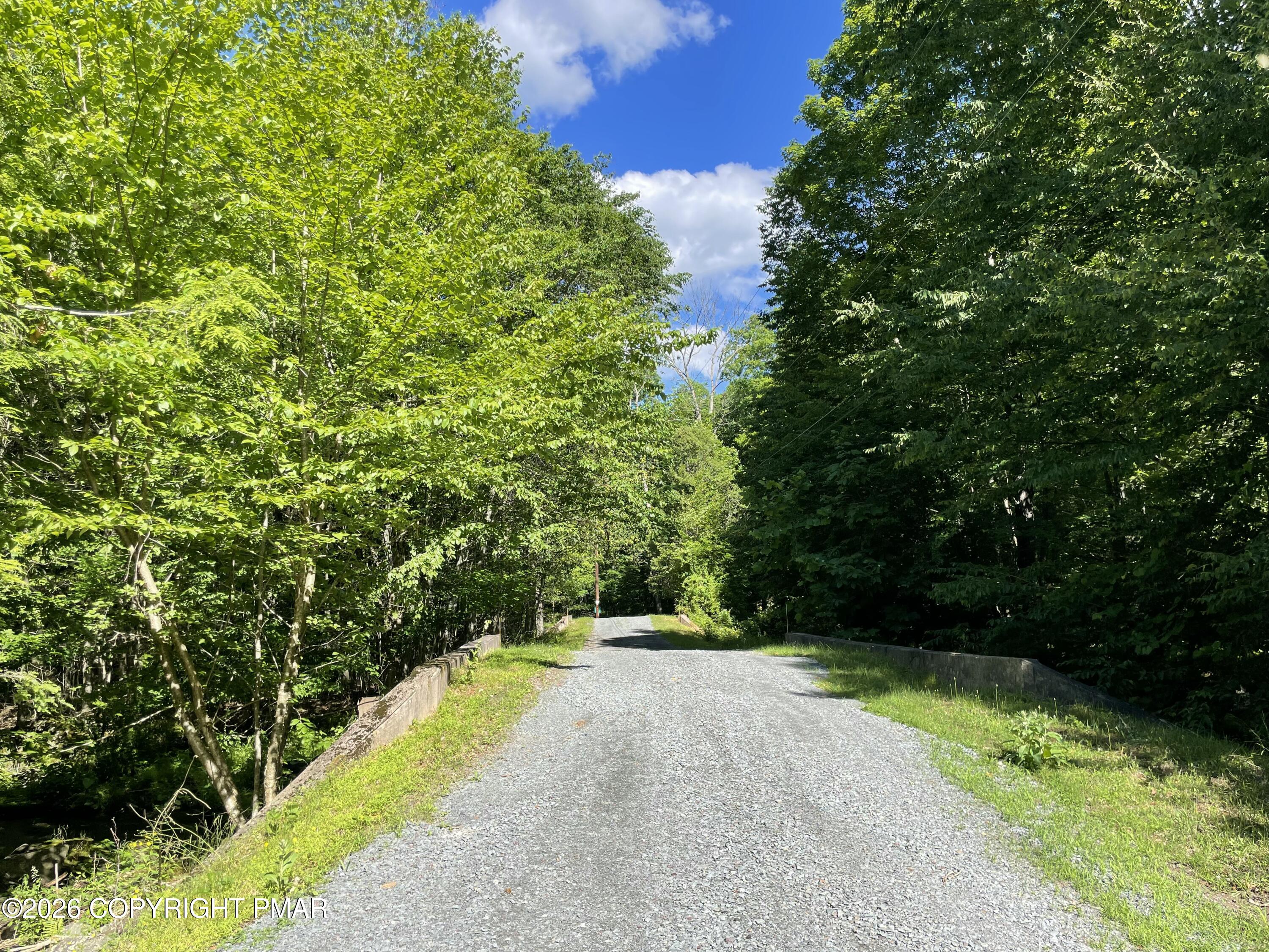 111 Woods Way Property Photo 3