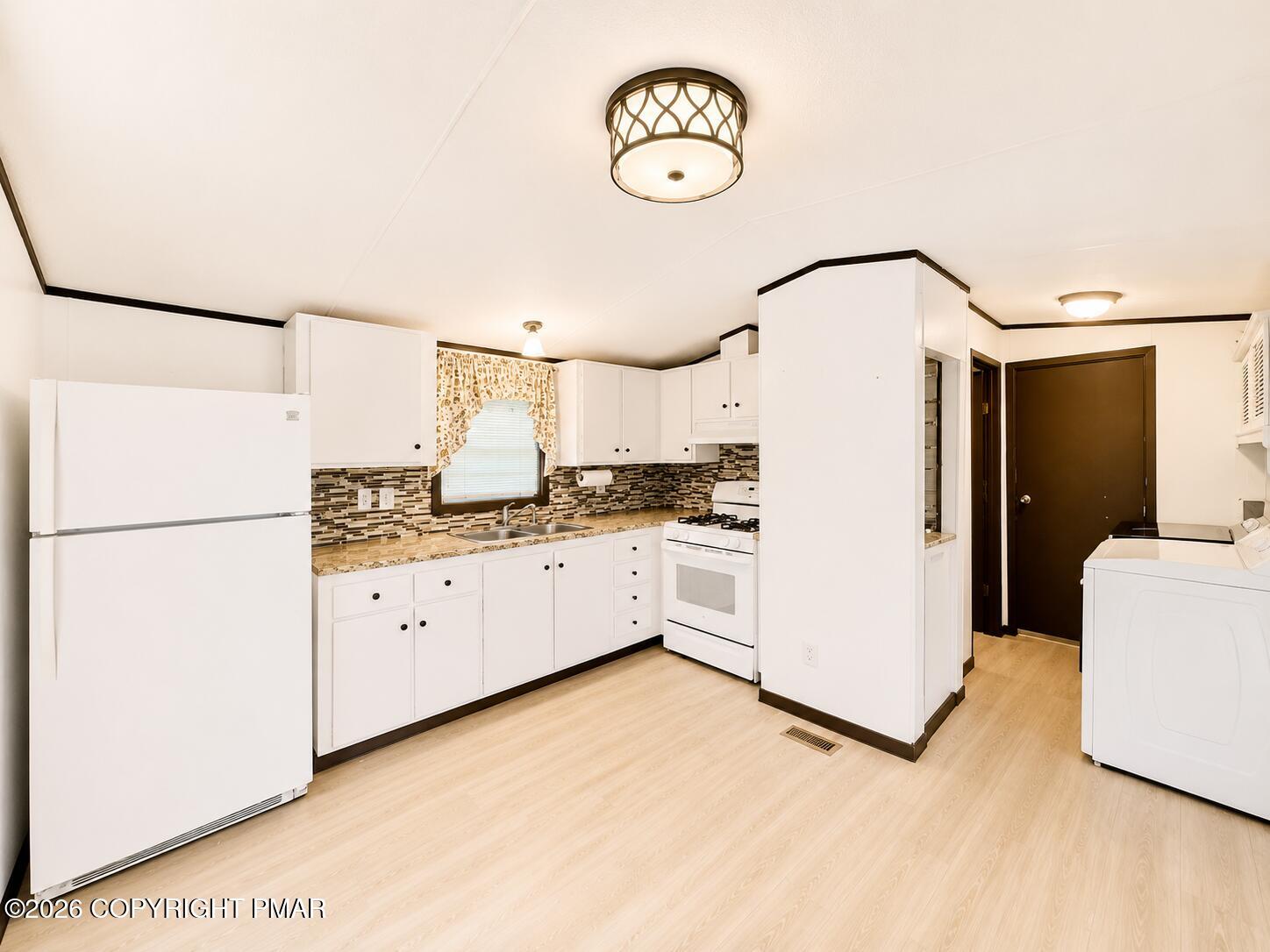 185 Bartion Court # 4 Property Photo 6