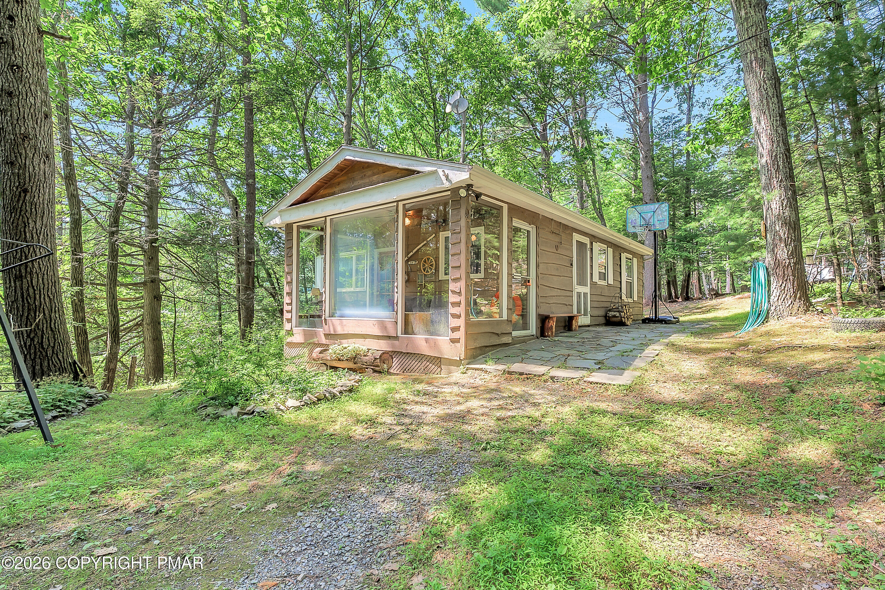 2221 Fernway Drive Property Photo 1