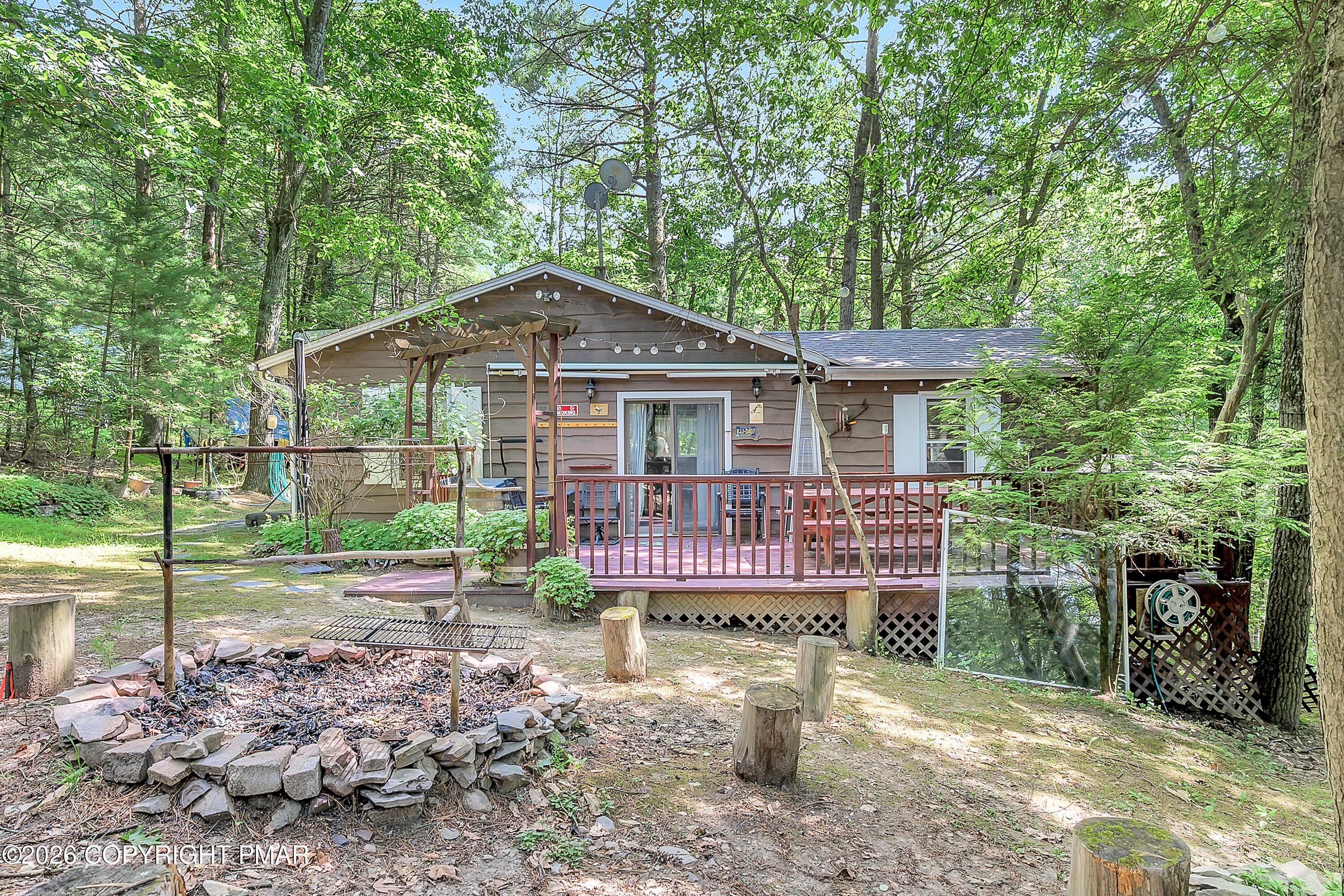 2221 Fernway Drive Property Photo 3