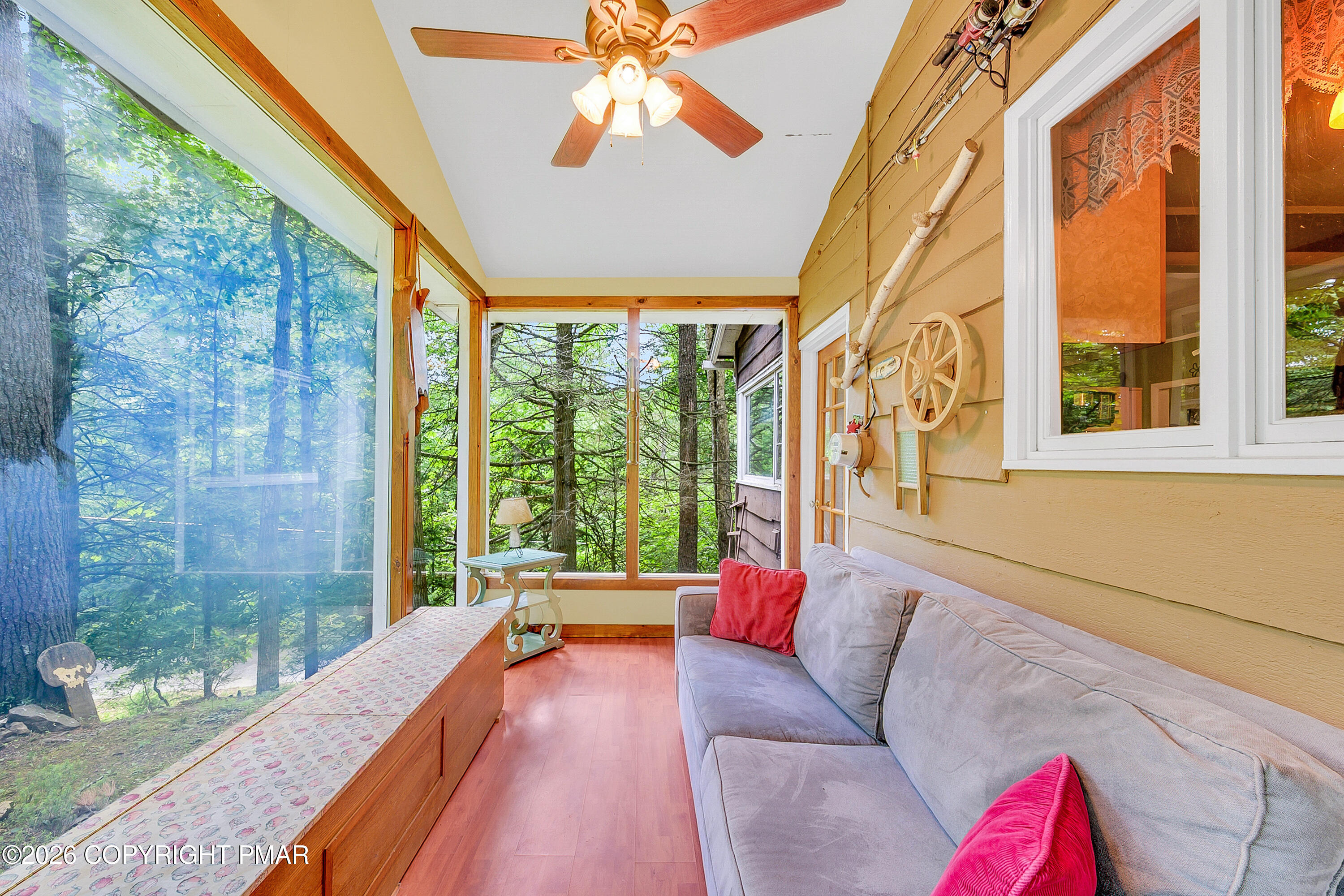 2221 Fernway Drive Property Photo 4