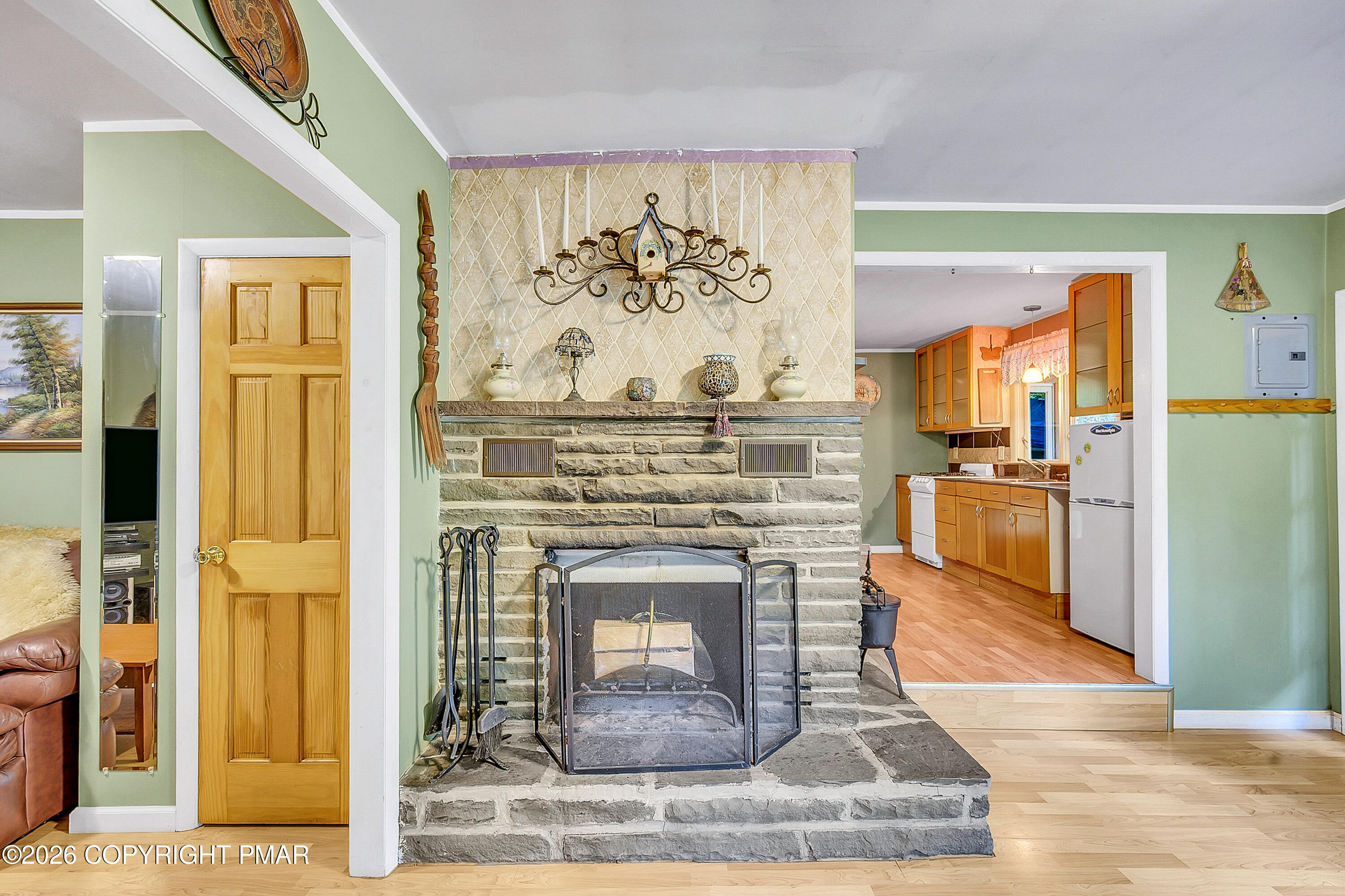 2221 Fernway Drive Property Photo 8