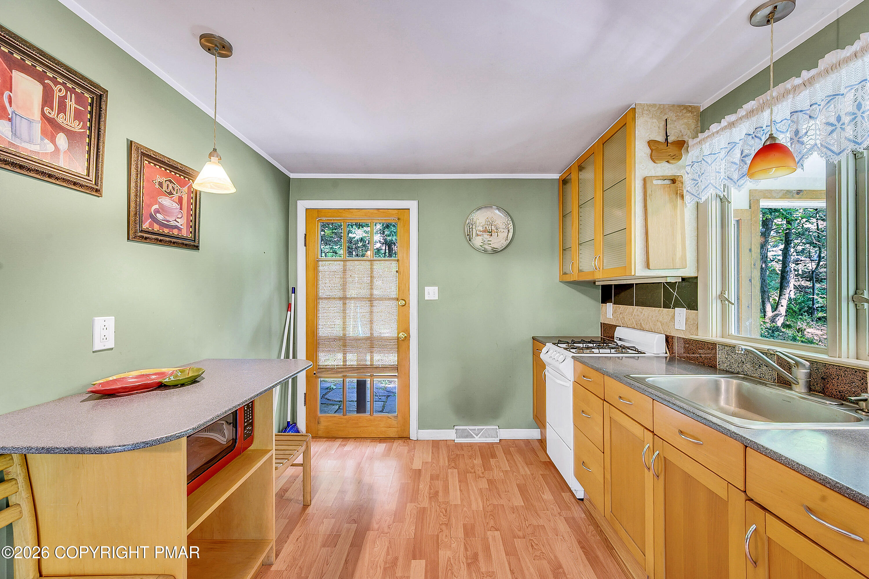 2221 Fernway Drive Property Photo 15