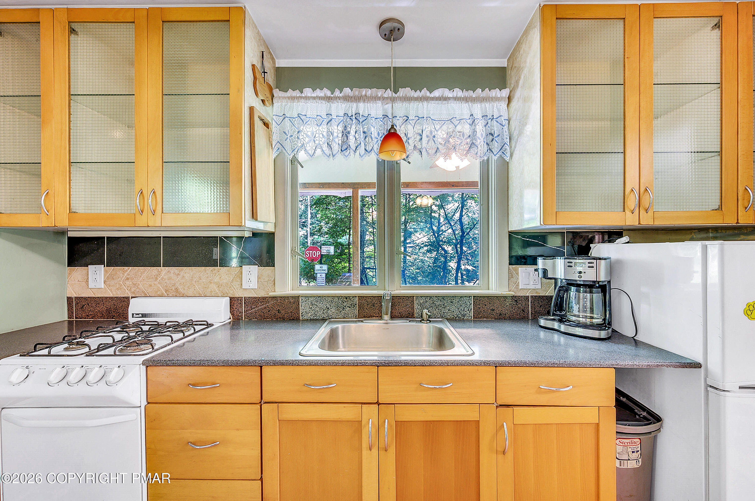 2221 Fernway Drive Property Photo 17
