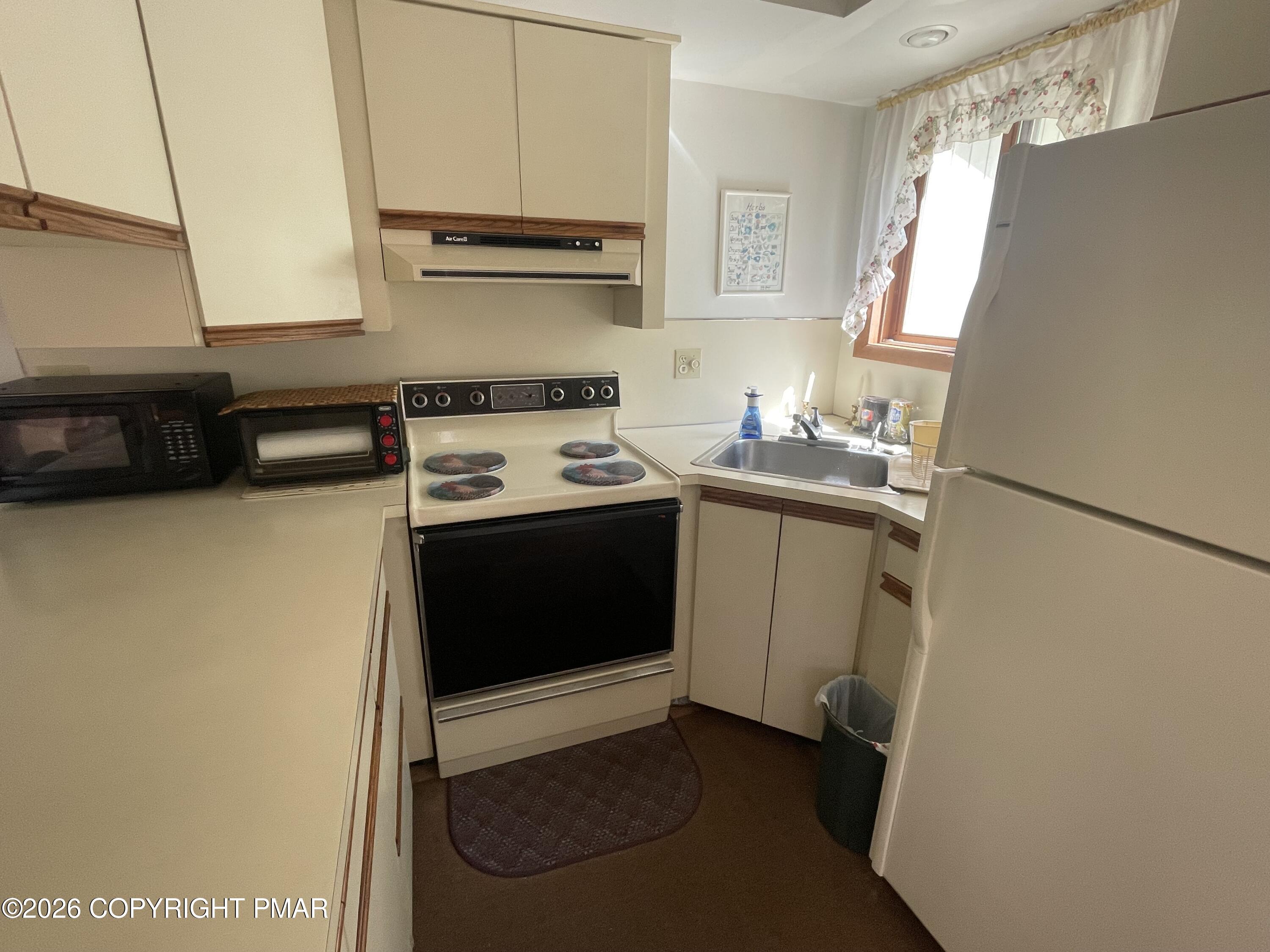 5603 Pembrook Drive Property Photo 4