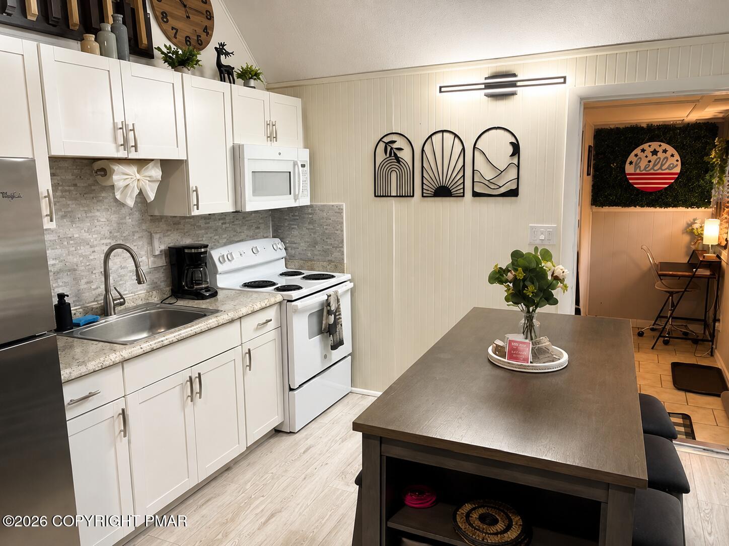 8940 Deerfield Road Property Photo 6