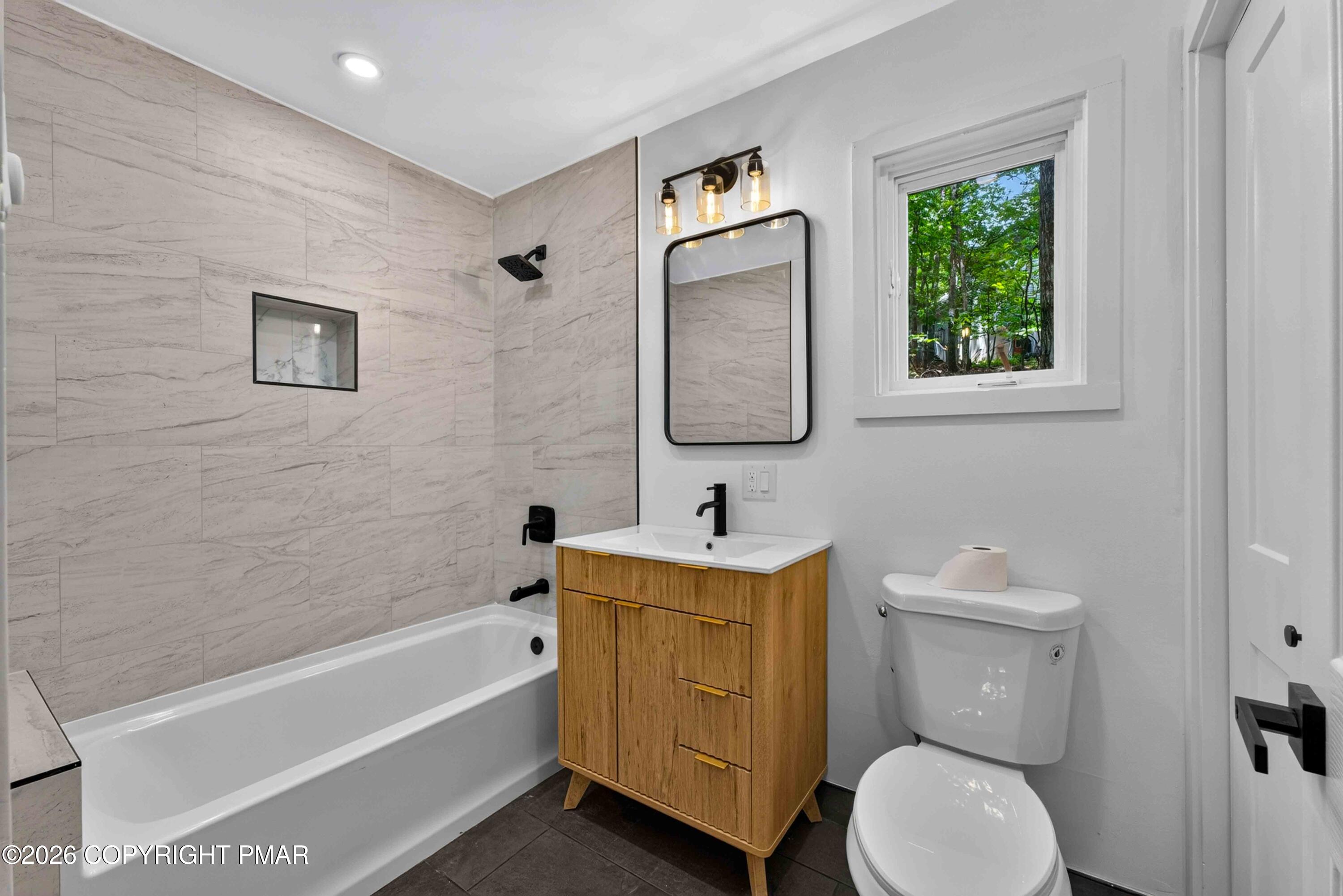 192 Bellingham Drive Property Photo 5