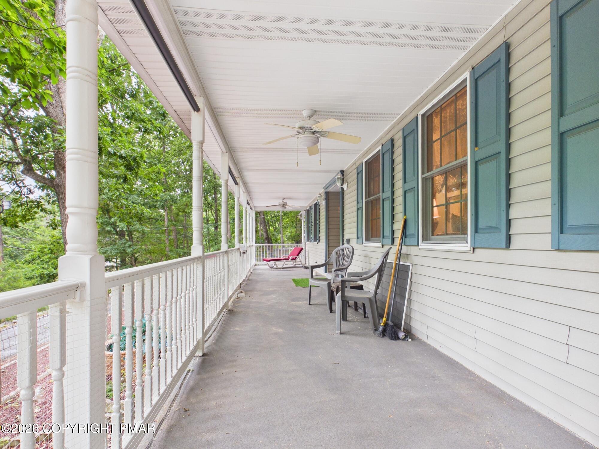 5390 Woodbridge Drive E Property Photo 2