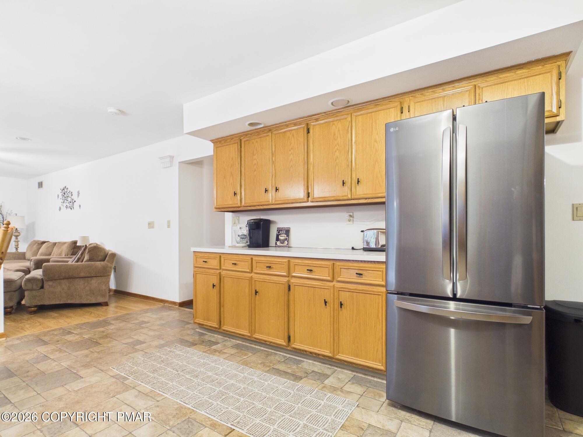 5390 Woodbridge Drive E Property Photo 5