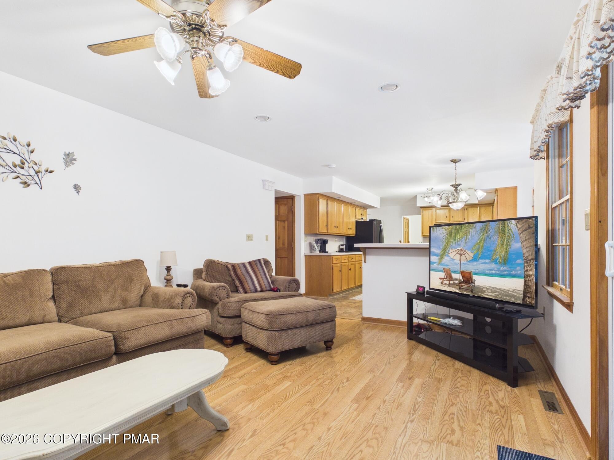 5390 Woodbridge Drive E Property Photo 8