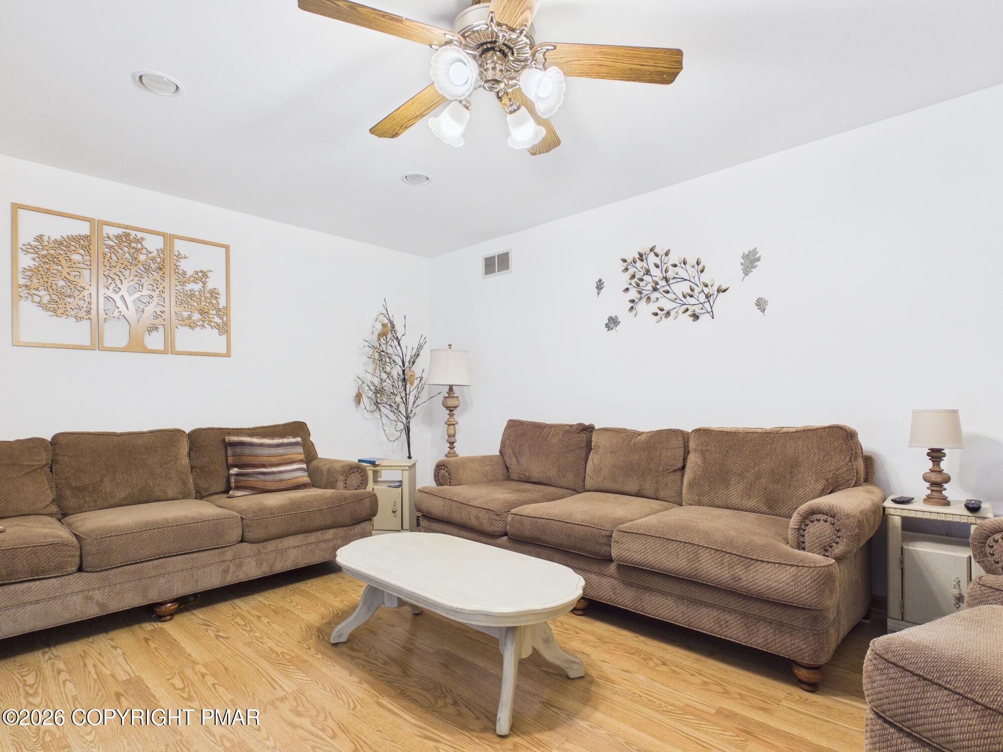 5390 Woodbridge Drive E Property Photo 9
