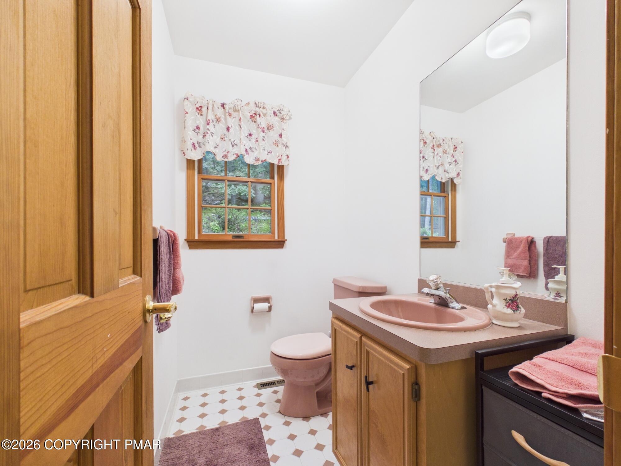 5390 Woodbridge Drive E Property Photo 10