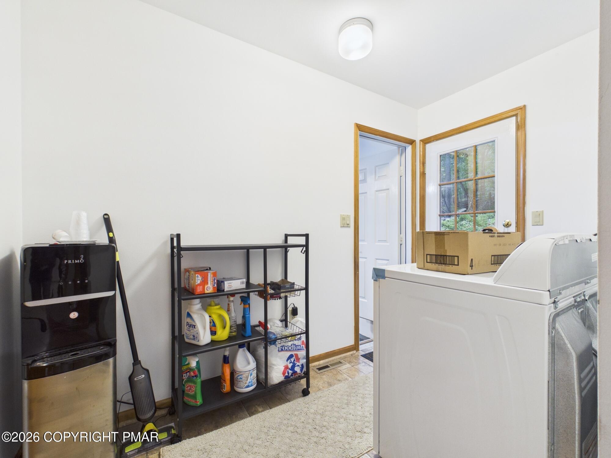 5390 Woodbridge Drive E Property Photo 12