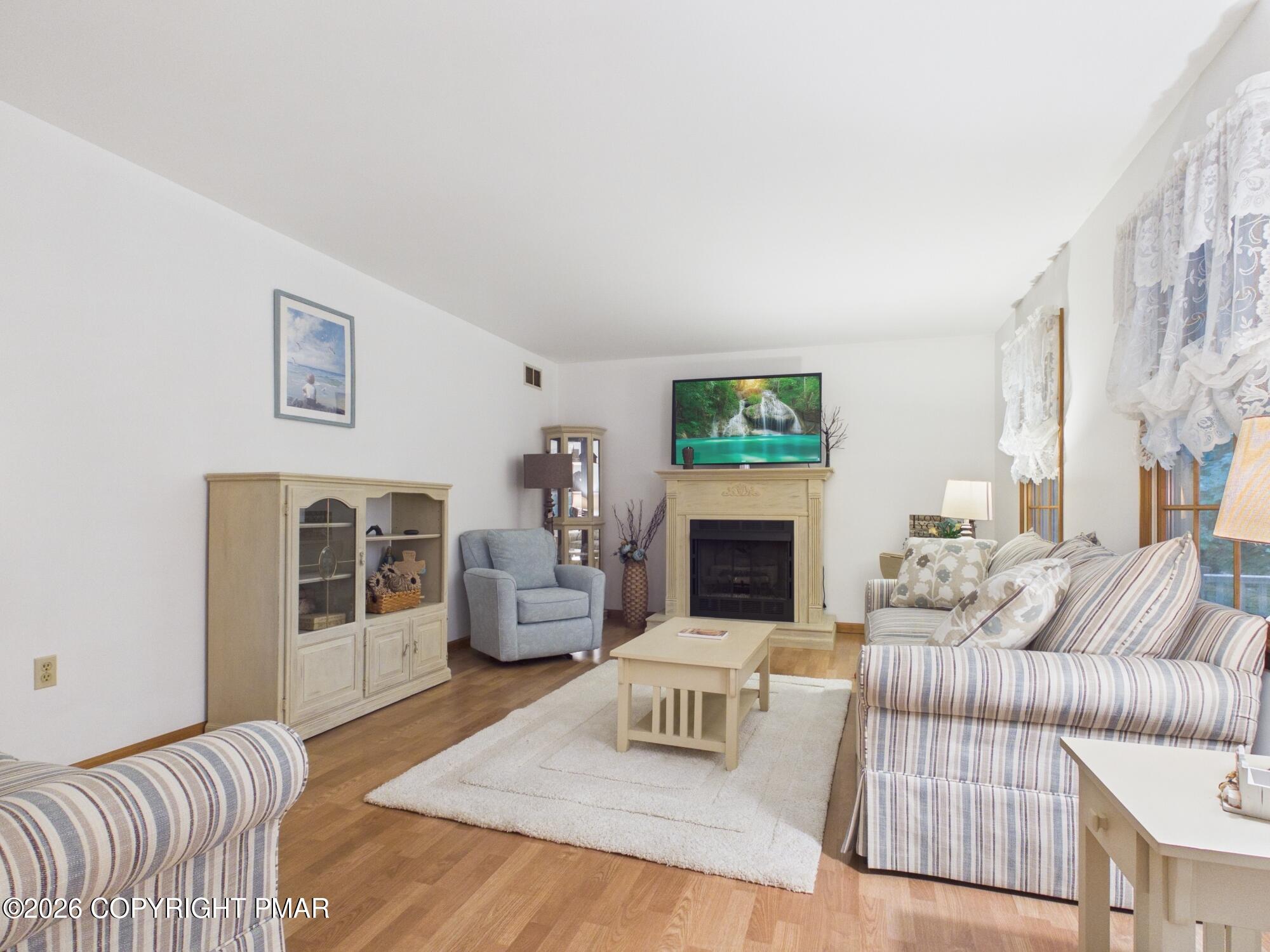 5390 Woodbridge Drive E Property Photo 13