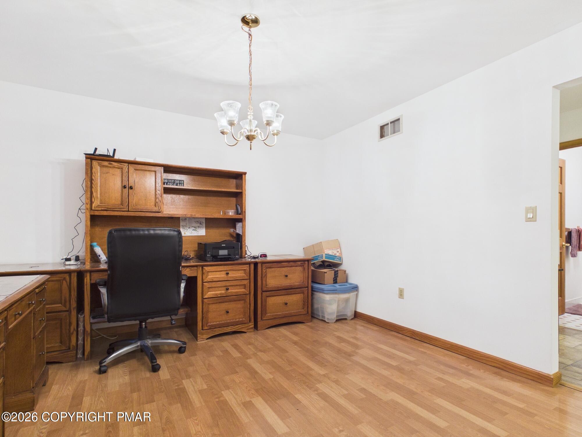 5390 Woodbridge Drive E Property Photo 22