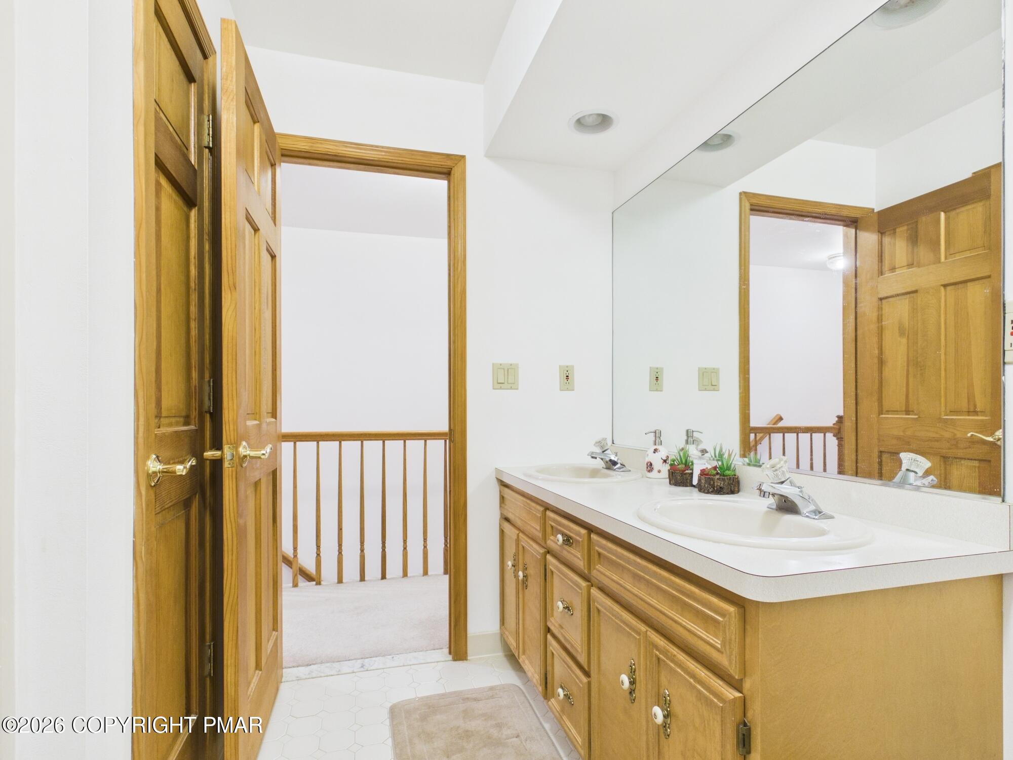 5390 Woodbridge Drive E Property Photo 30
