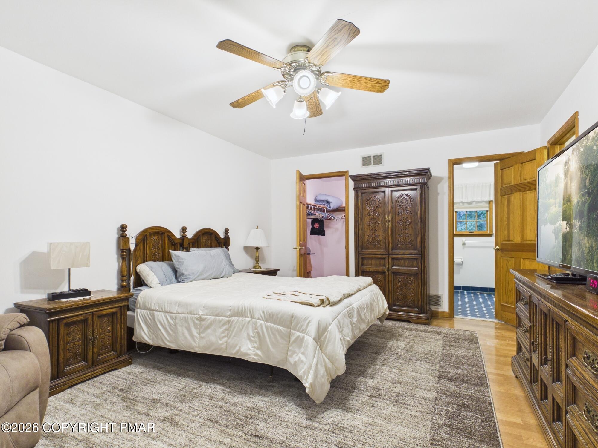 5390 Woodbridge Drive E Property Photo 34