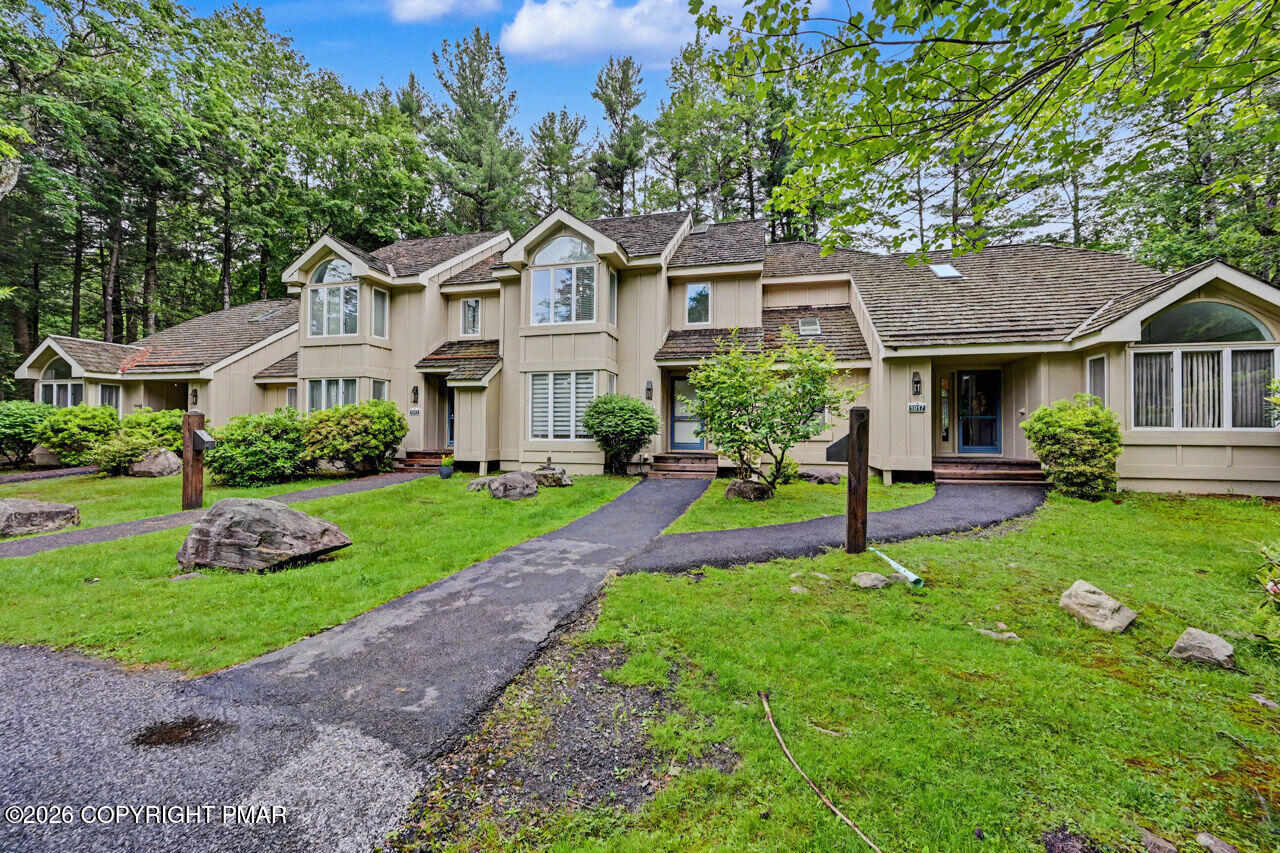 1015 Crestwoods Drive Property Photo 1