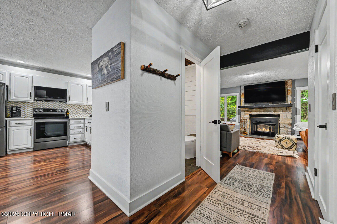 1015 Crestwoods Drive Property Photo 3