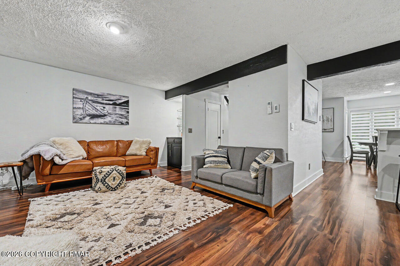 1015 Crestwoods Drive Property Photo 8