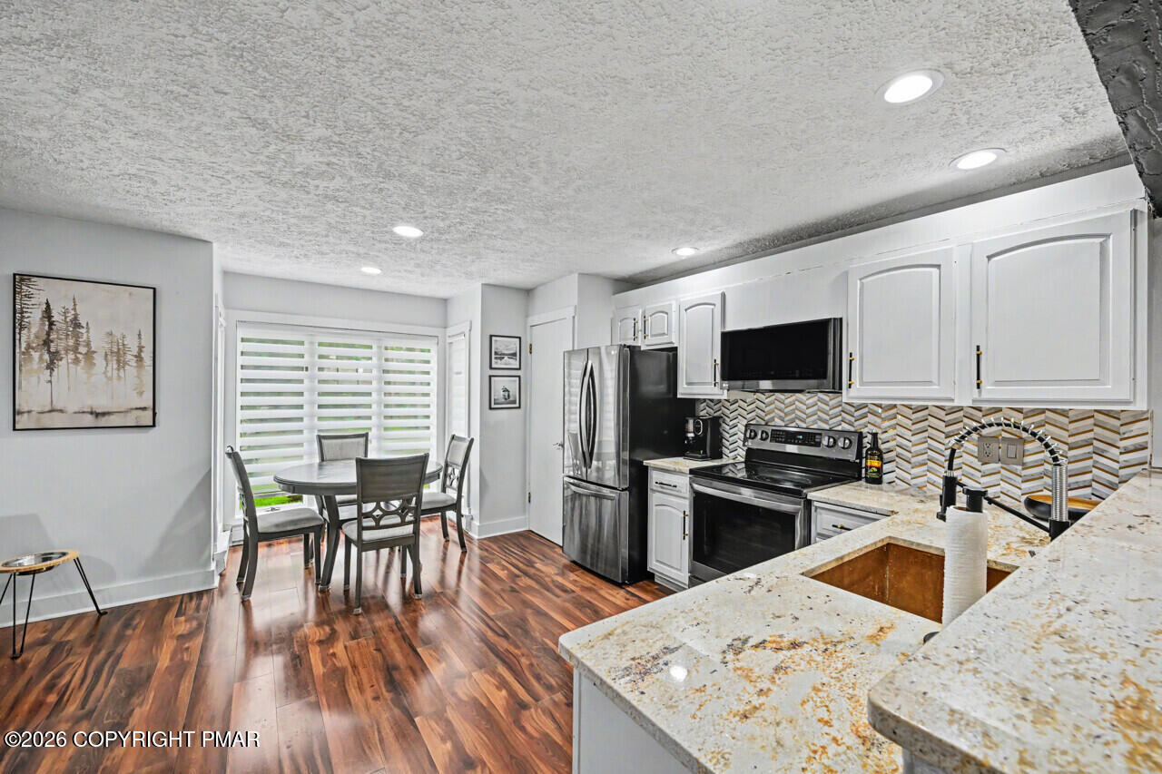 1015 Crestwoods Drive Property Photo 15