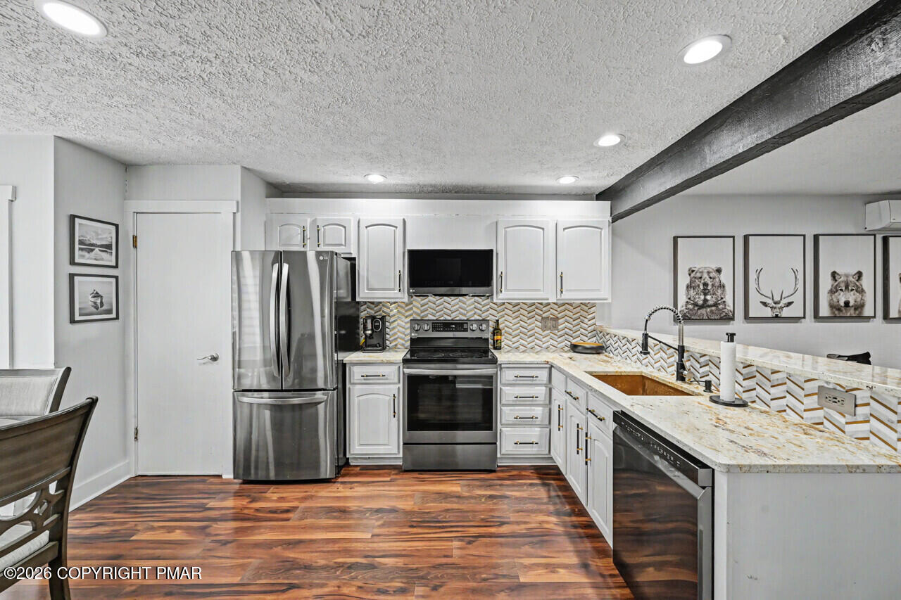 1015 Crestwoods Drive Property Photo 16