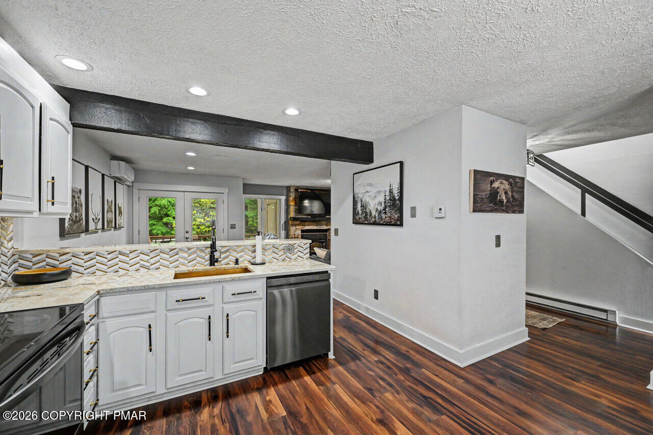 1015 Crestwoods Drive Property Photo 17