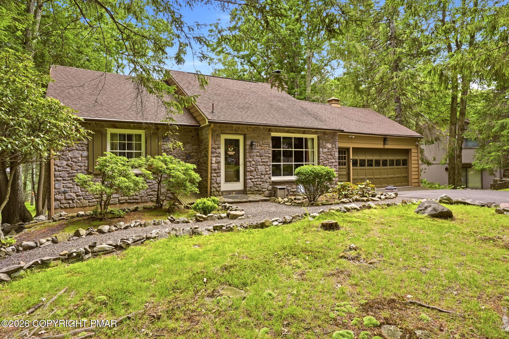 128 Crest Drive Property Photo 1