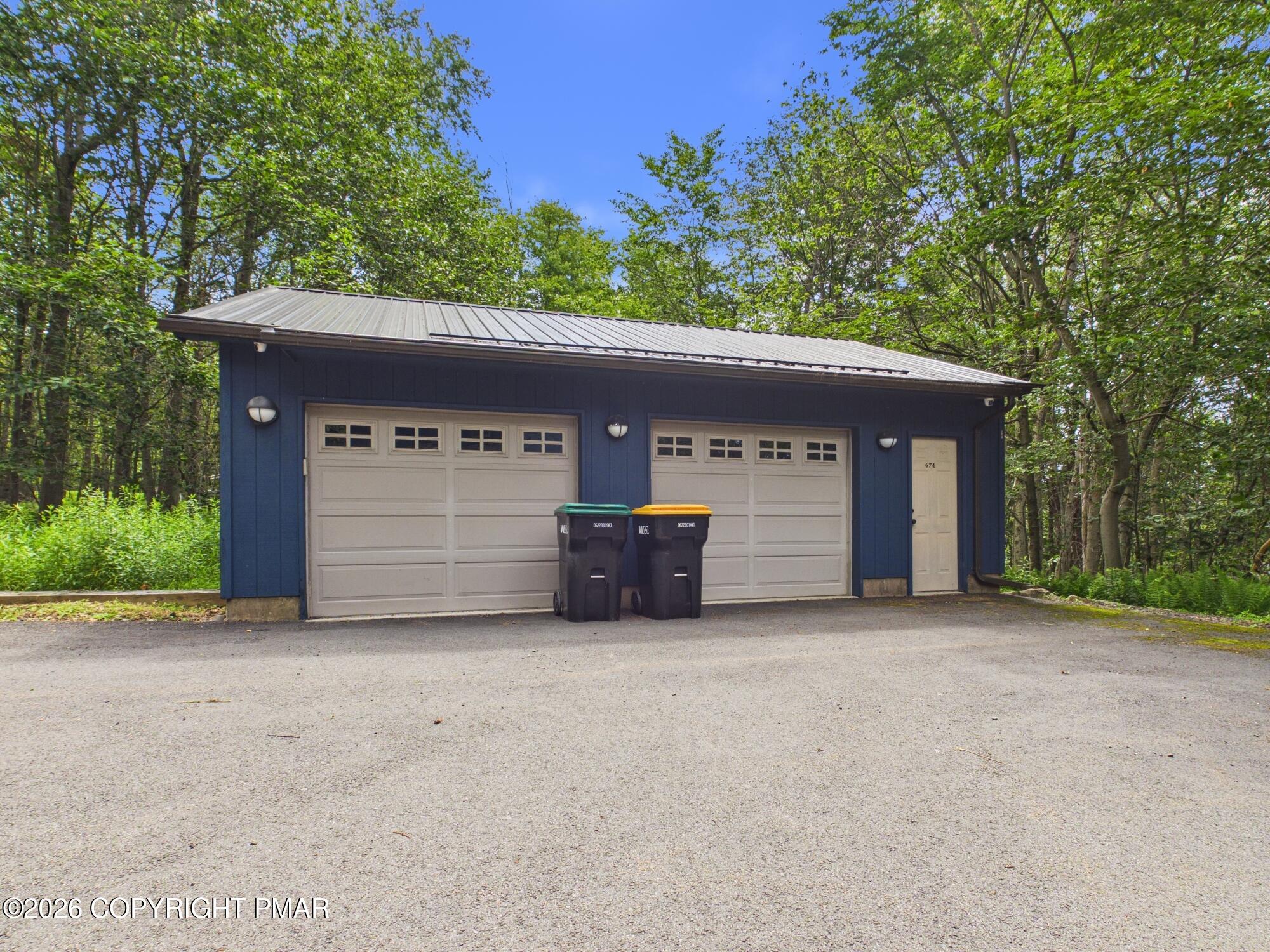 674 Glen Circle Drive Property Photo 3
