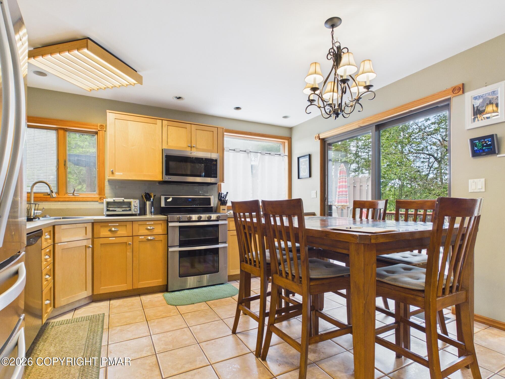 674 Glen Circle Drive Property Photo 7