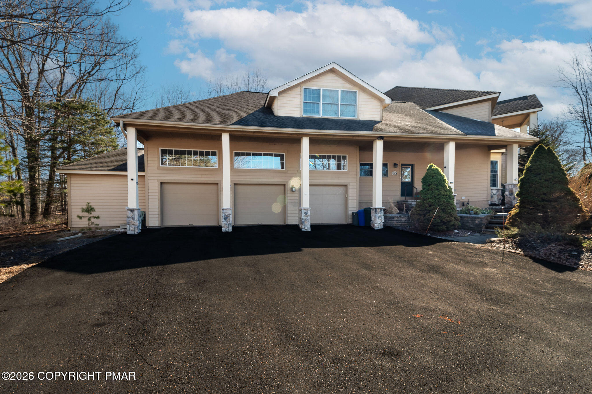 726 Pinecrest Drive Property Photo 1