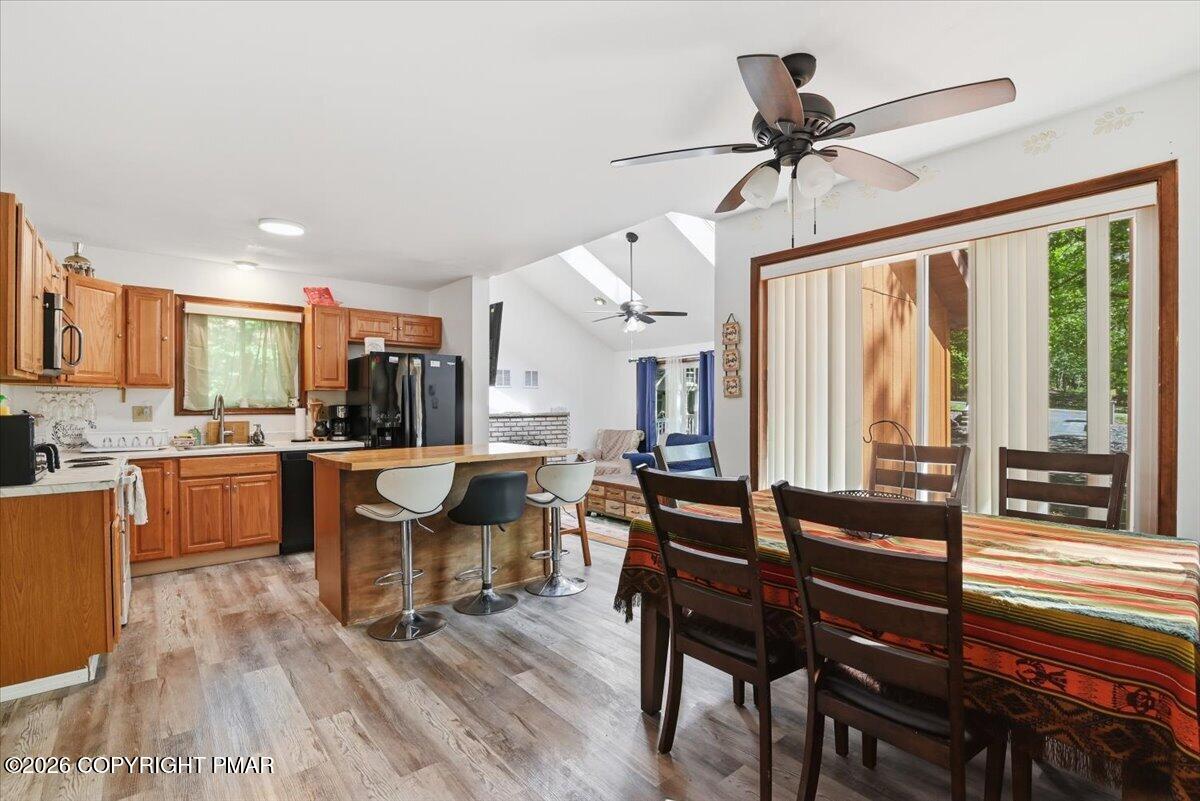 184 Cambridge Court Property Photo 2