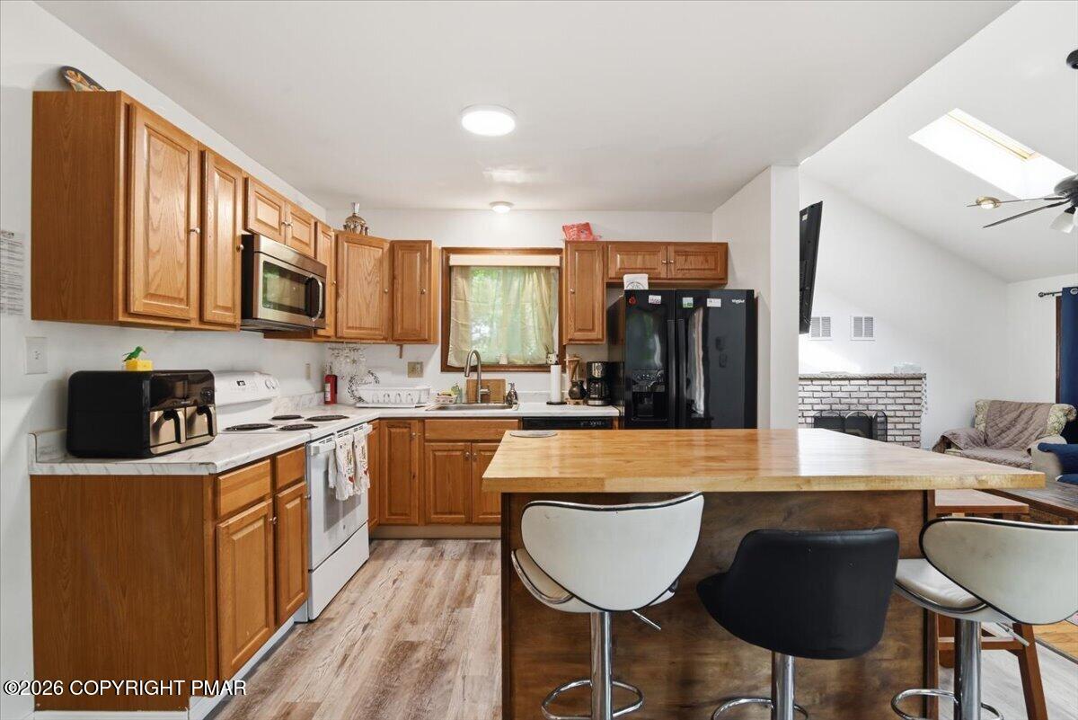 184 Cambridge Court Property Photo 3