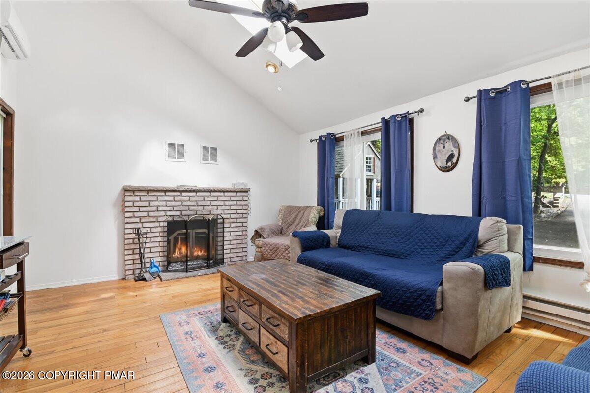 184 Cambridge Court Property Photo 4
