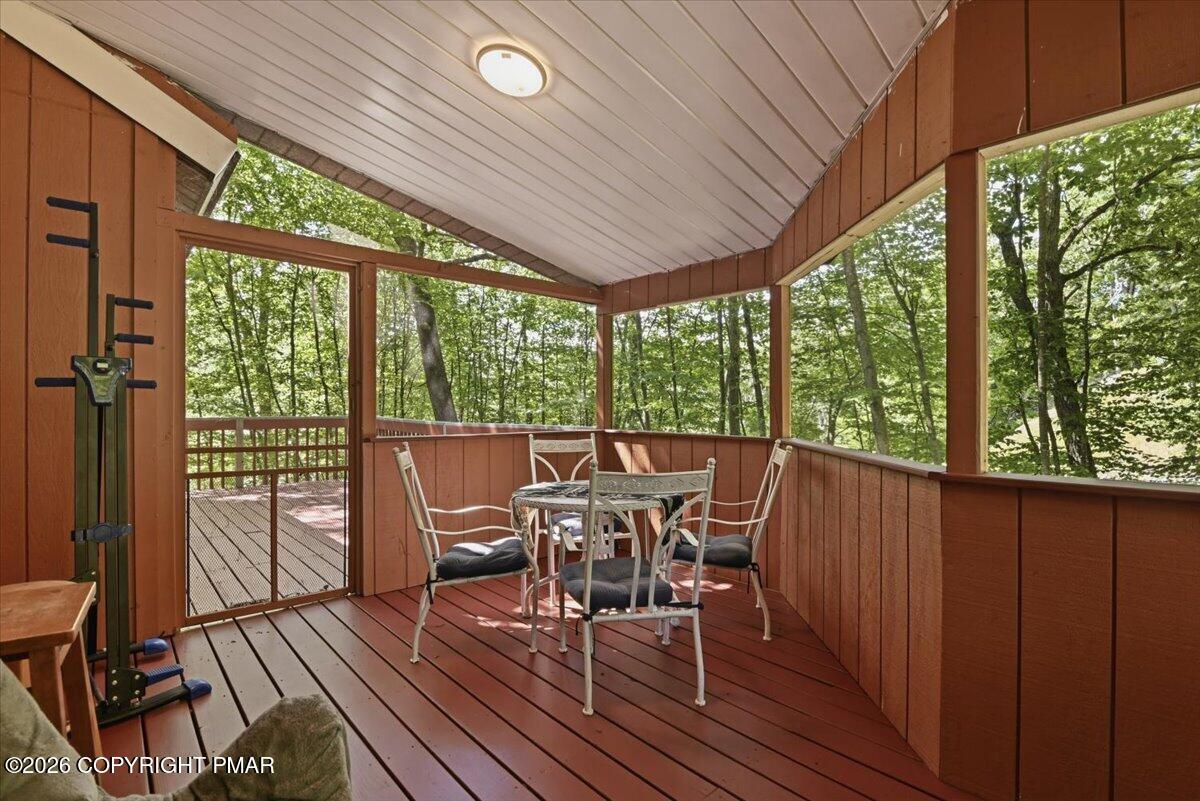 184 Cambridge Court Property Photo 5