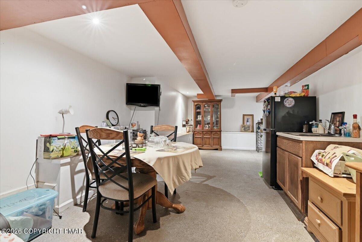 184 Cambridge Court Property Photo 17